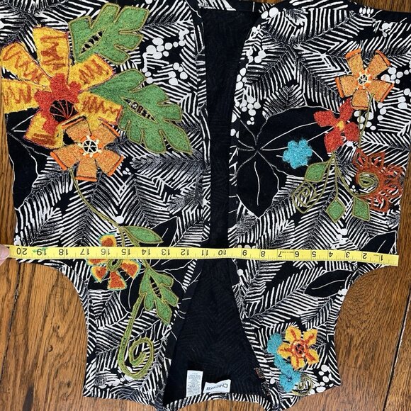 Chico’s Boho Black Art Embroidered Floral Open Vest Size 1/ US 8 Med - Picture 7 of 8